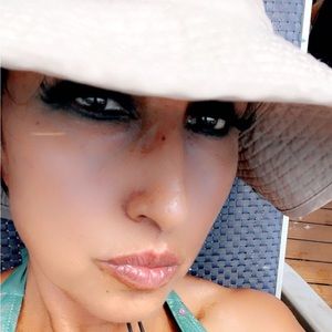 Meet your Posher, Ali